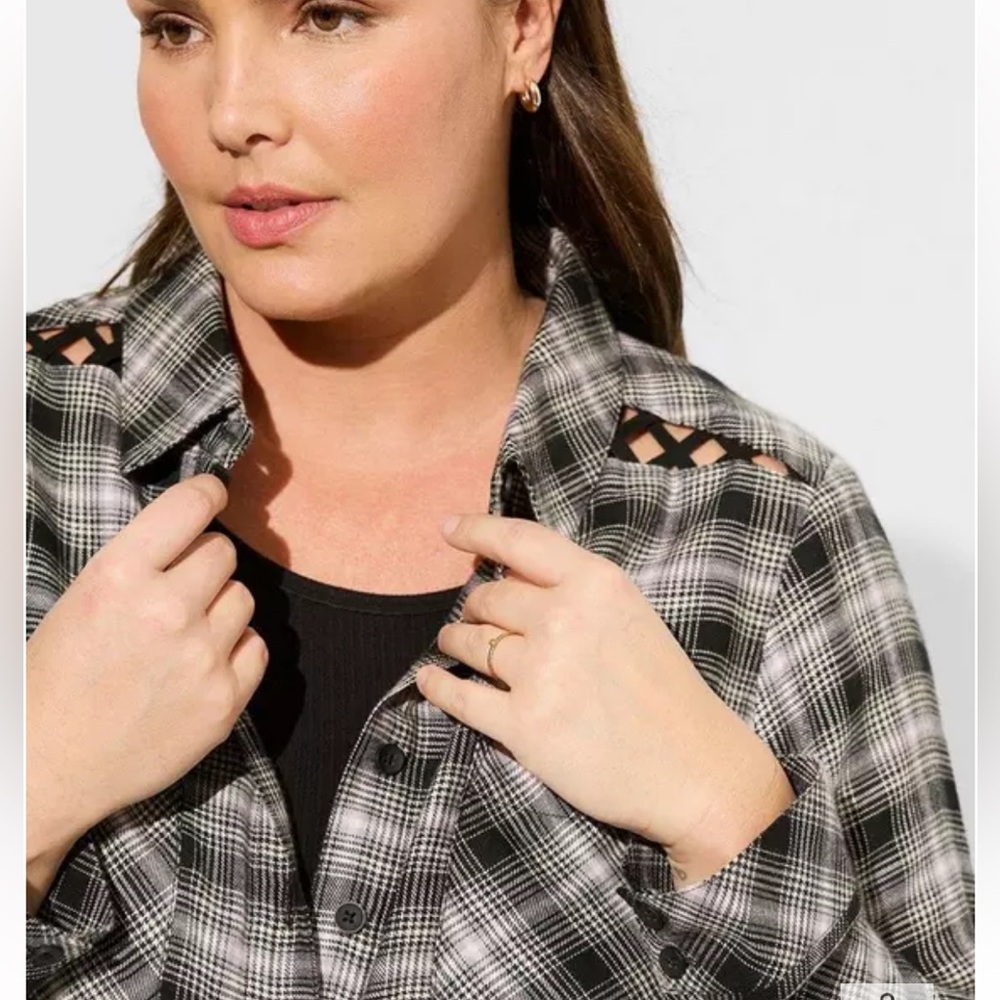 Torrid Softest Flannel Button Up Tunic Size 2 NWOT